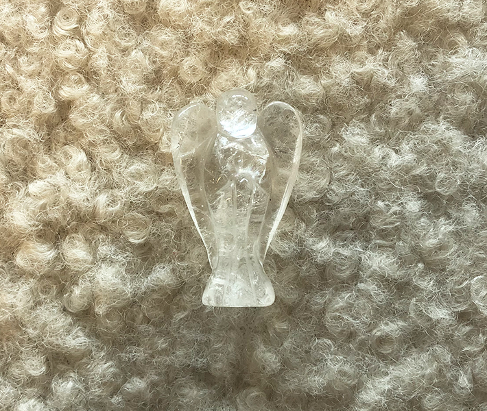 Bergkristal edelsteen staande engel 35mm