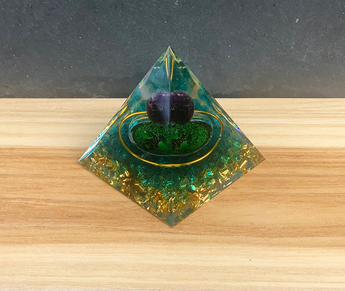 Orgonite piramide groen - verkocht