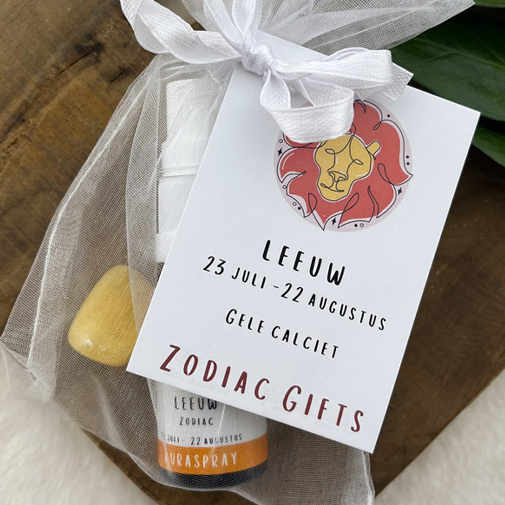 Cadeauzakje is speciaal samengesteld voor iedereen geboren tussen 23 juli en 22 augustus. Het bevat een minispray en een knuffelsteen