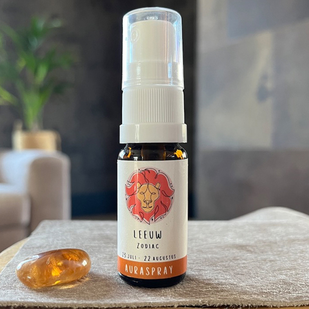 Cadeauzakje is speciaal samengesteld voor iedereen geboren tussen 23 juli en 22 augustus. Het bevat een minispray en een knuffelsteen