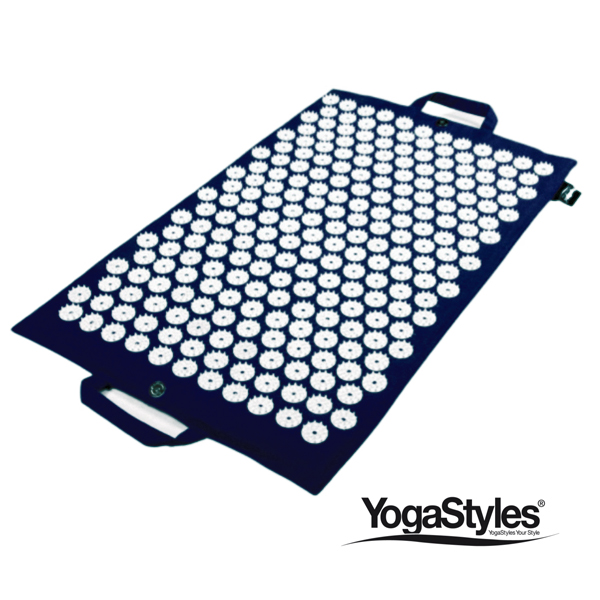 Zwarte Om Namaste spijkermat van 100% katoen met duizenden drukpunten.