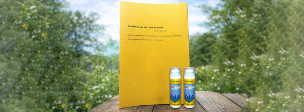 Het boekje Ontdekking van het Zout der Aarde met daarbij 2 dispensers Zout der Aarde van Alfons Ven