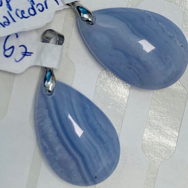 Drop of Chalcedoon hangertje