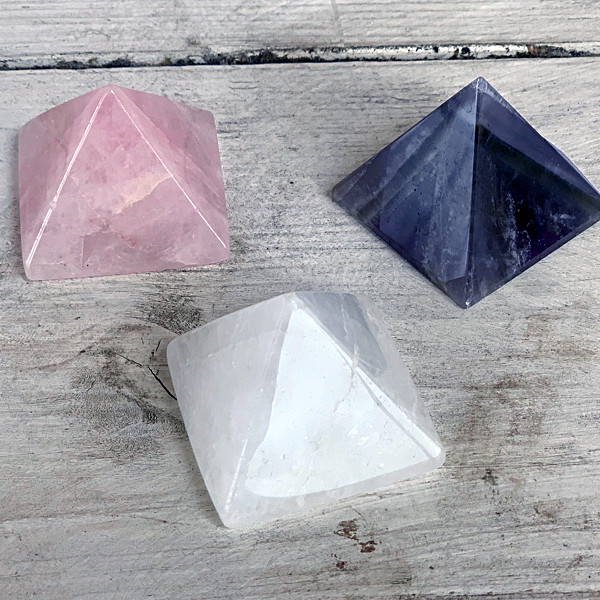 Piramide set edelstenen gouden driehoek