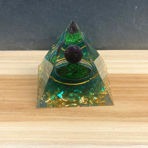 Orgonite piramide groen - verkocht