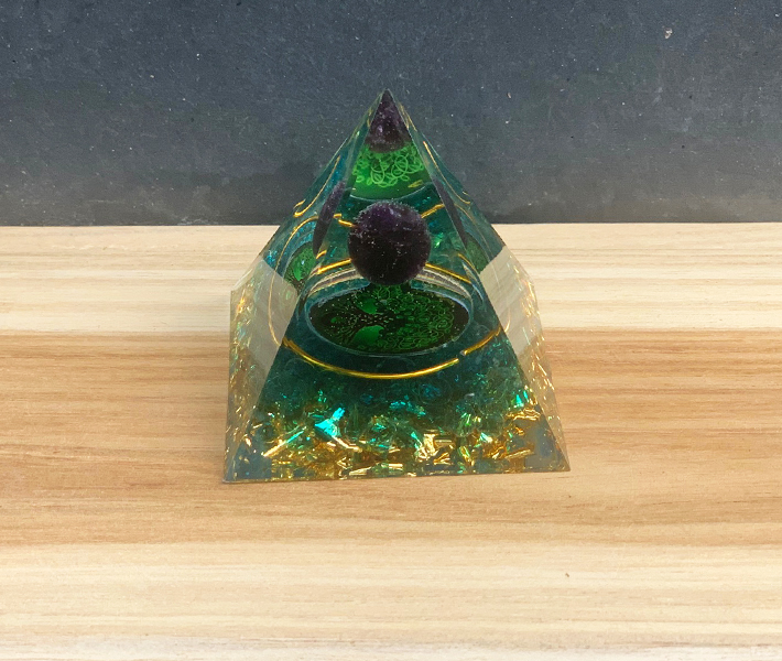 Orgonite piramide groen - verkocht