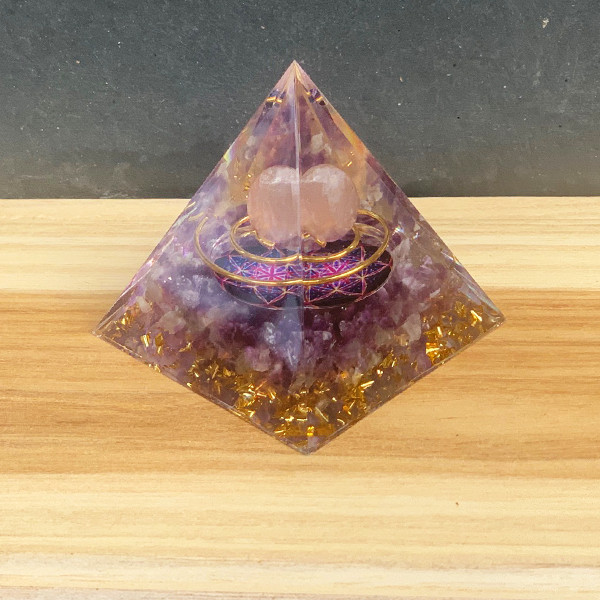 Orgonite piramide roze/paars VERKOCHT